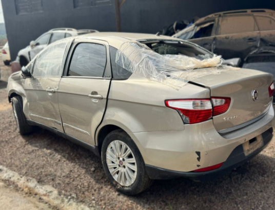 Sucata Fiat Grand Siena 1.6 16v Etorq 2014 Retirada De Peças