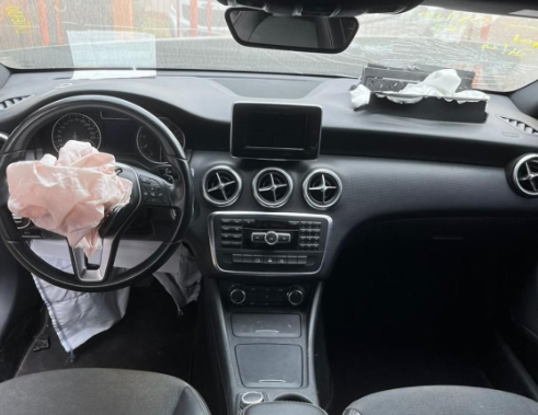Sucata Mercedes-Benz A200 2015 1.6 Turbo - Retirada De Peças